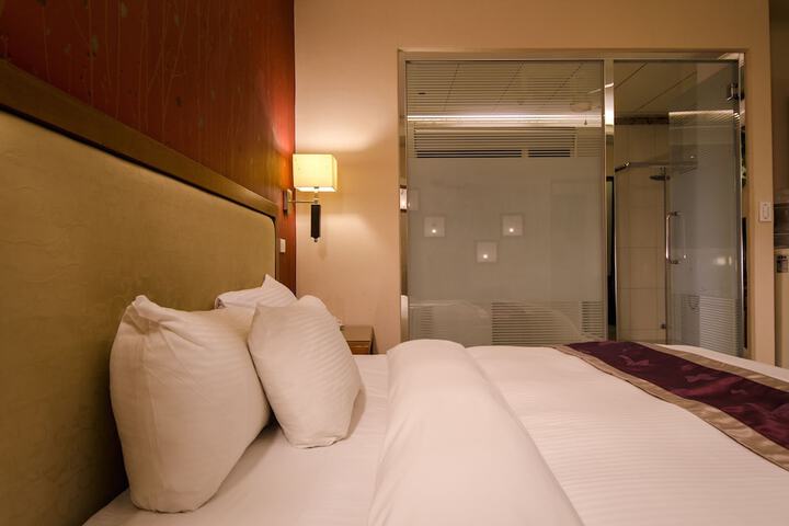 Room 13 of 31