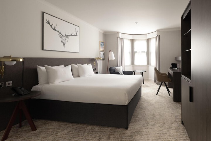 Room 28 of 61