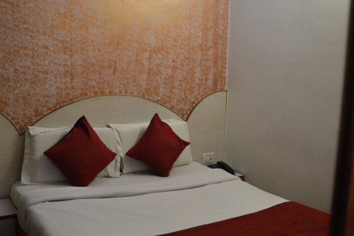 Room 10 of 42