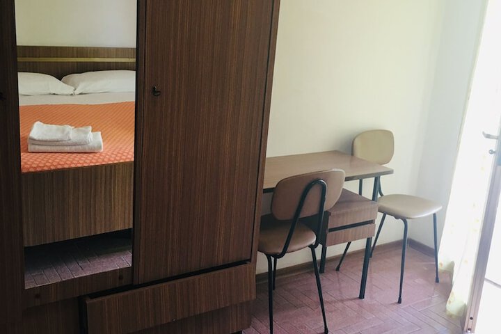 Room 14 of 46
