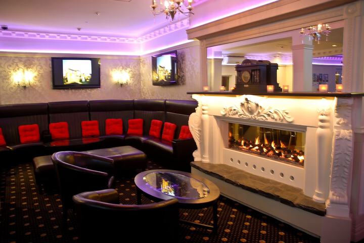 Lounge 43 of 54