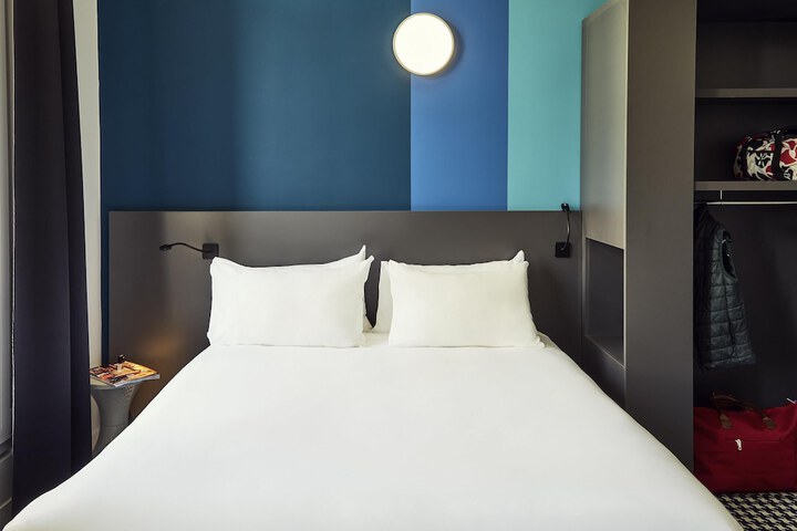 Room 12 of 30