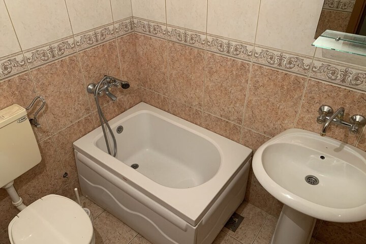 Room 15 of 18
