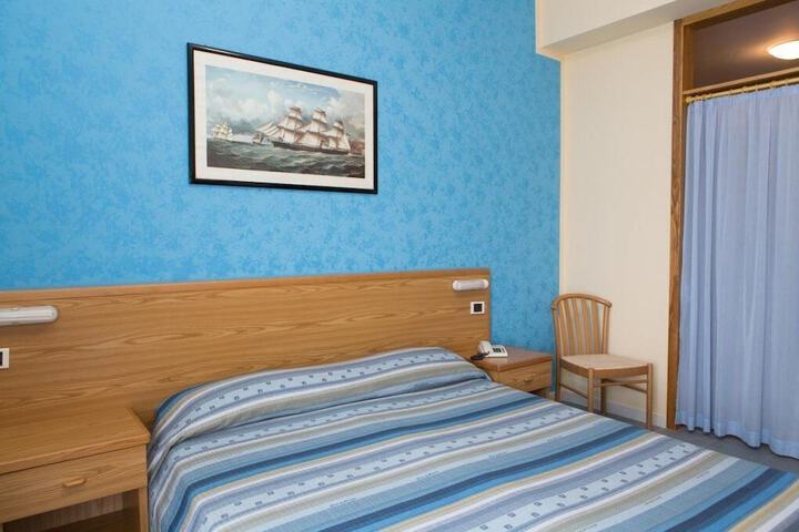 Room 8 of 22