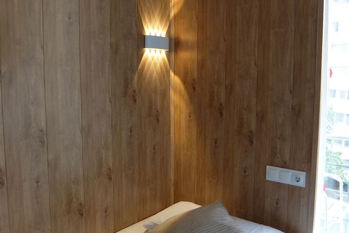 Room 6 of 18