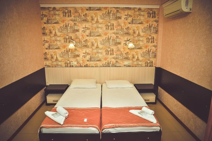 Room 7 of 10