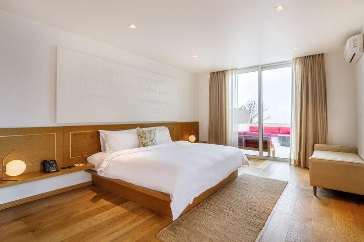 Room 4 of 82