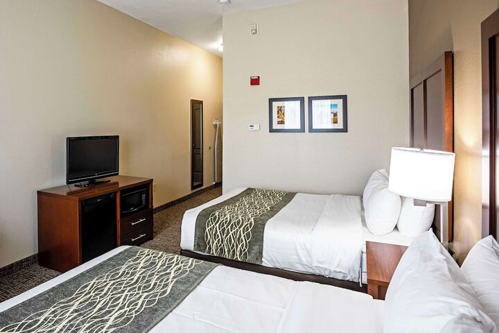 2 Queen Beds (6 of 11)