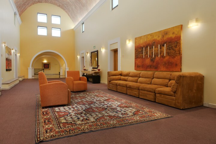 Ballroom/Hall 45 of 82