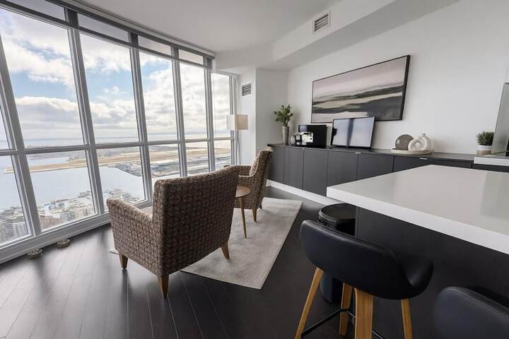 Iceboat Elegance Suites in Toronto, ON
