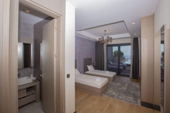 Room 13 of 23