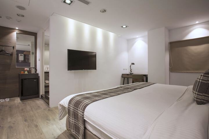 Room 11 of 36