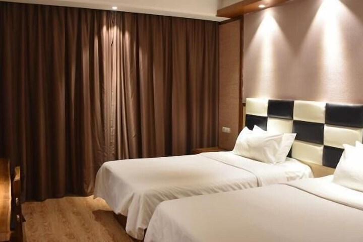 Room 8 of 15