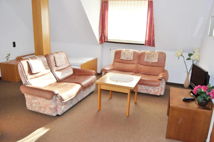 Room 4 of 11