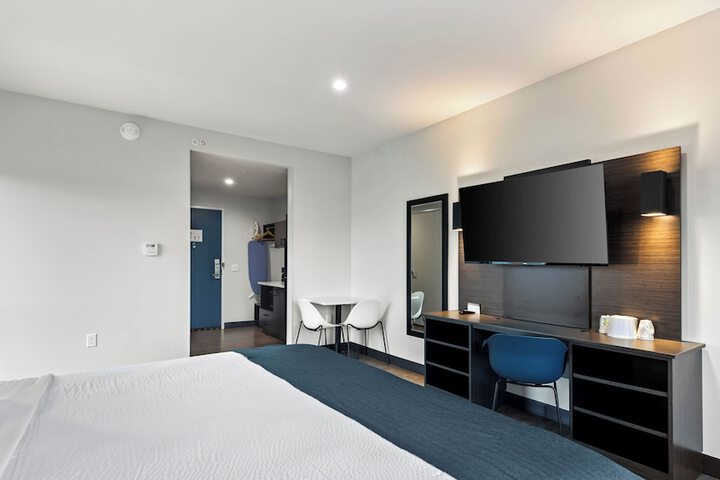 Room 15 of 37