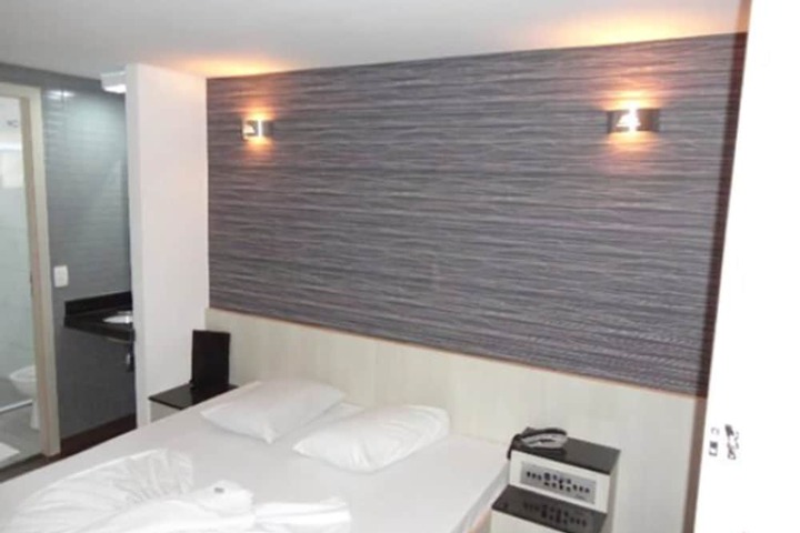 Room 32 of 59