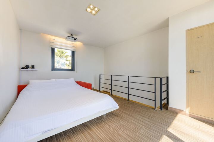 Room 26 of 69