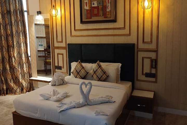 Room 7 of 24