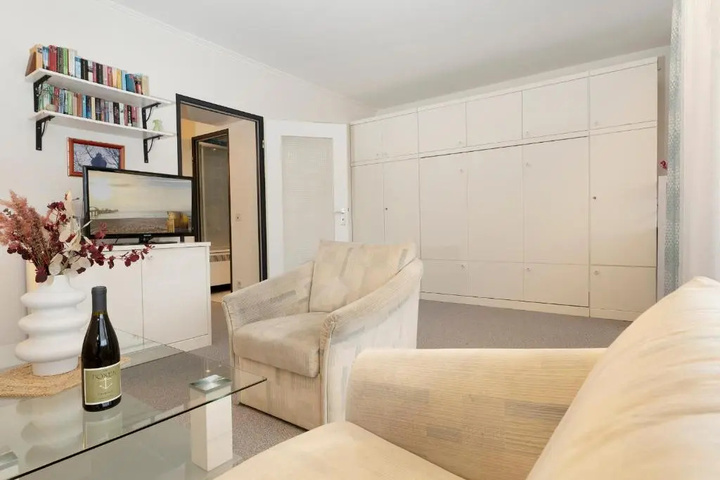 Room 4 of 20