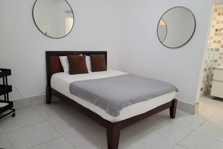 Room 2 of 8