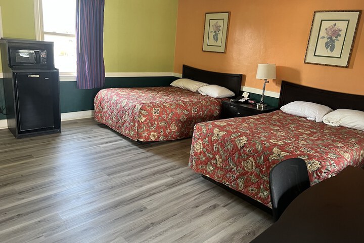 2 Double Beds Ground Floor (12 of 12)