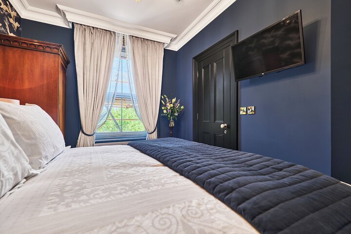 Room 10 of 29