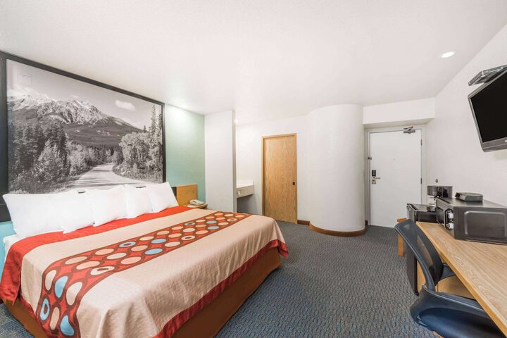 Room 16 of 35