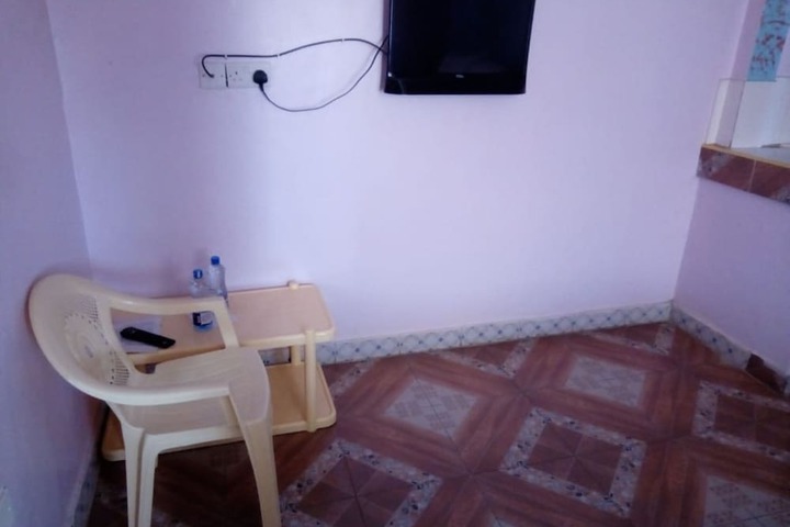 Room 4 of 12