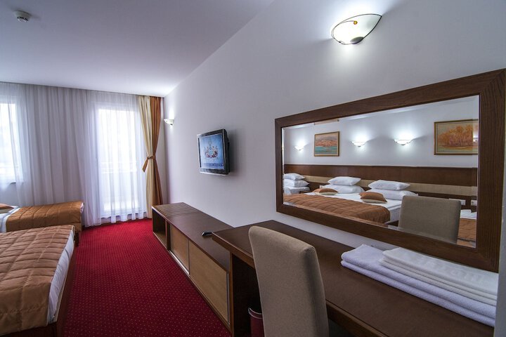 Room 13 of 27