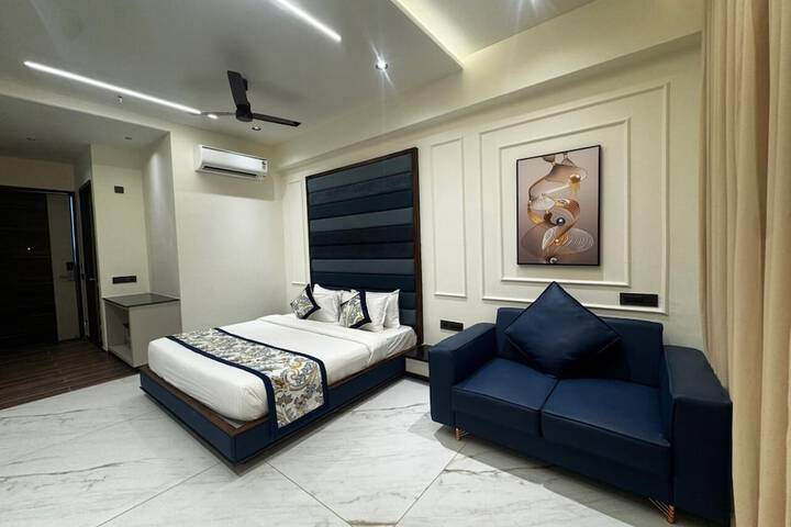 Room 12 of 26