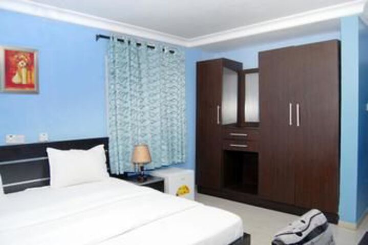 Room 32 of 83