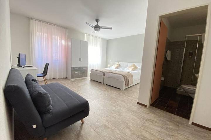 Room 15 of 32