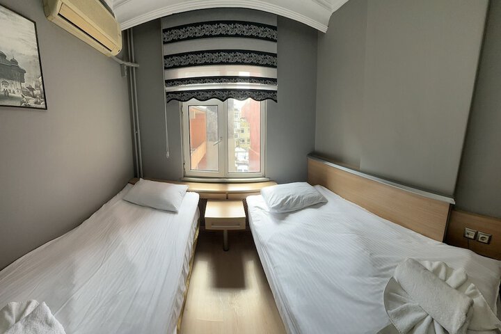 Room 3 of 11