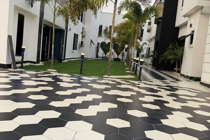 Emiez Apartment and Hotel