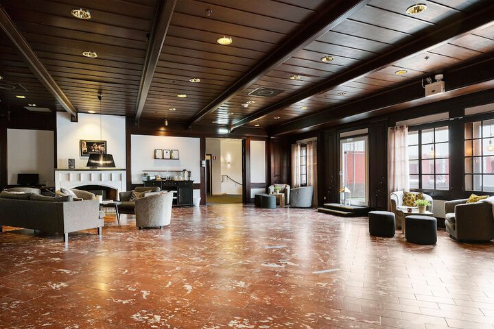 Guest Lobby