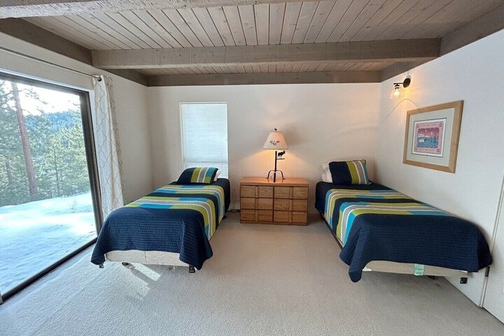 Room 9 of 49
