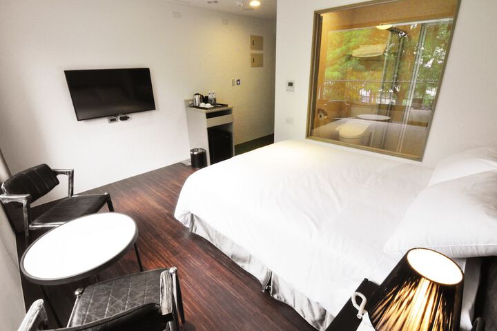 Room 15 of 77