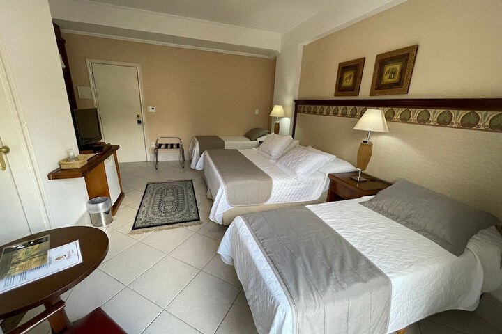 Room 10 of 85