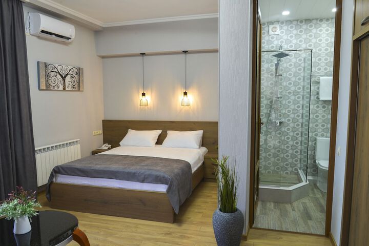 Room 6 of 46
