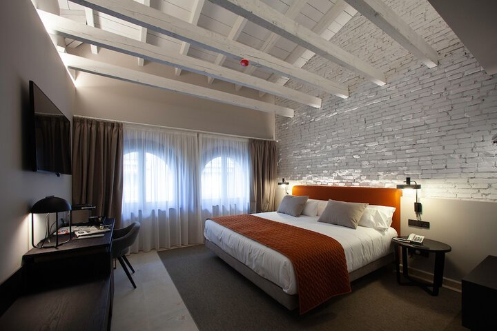Room 35 of 85