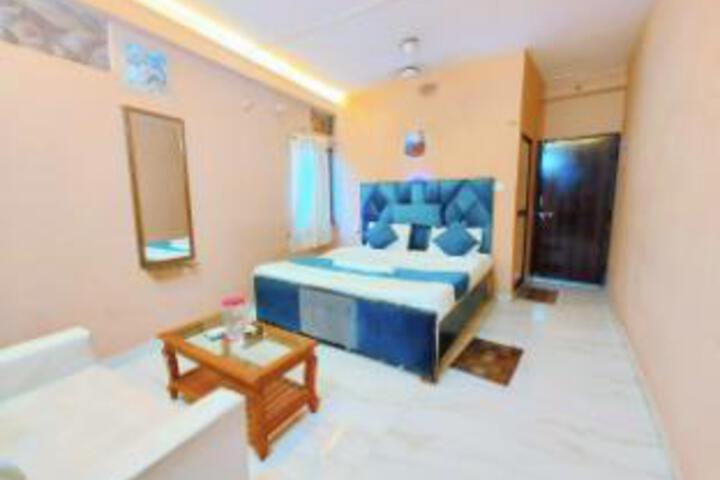 Room 5 of 14