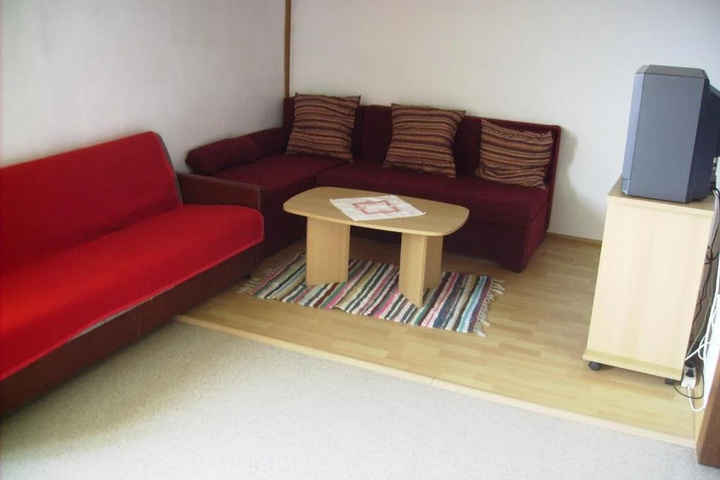 Room 4 of 10