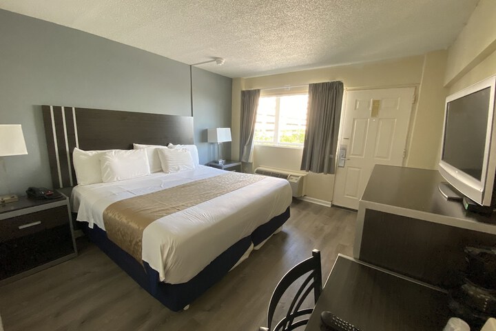 1 King Bed (21 of 23)