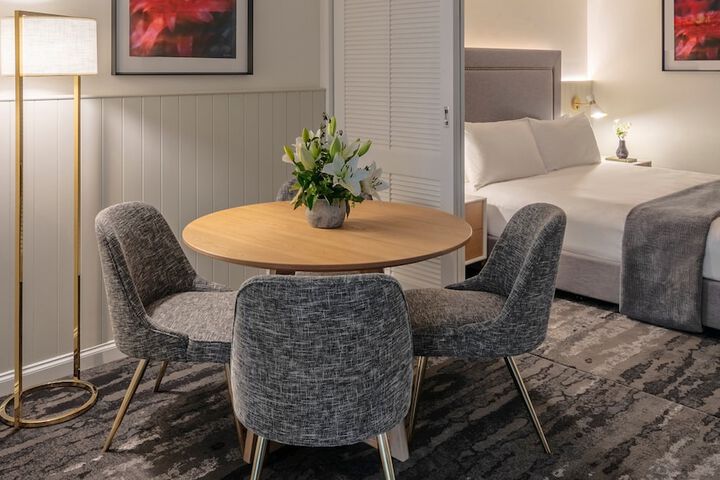 Room 30 of 168