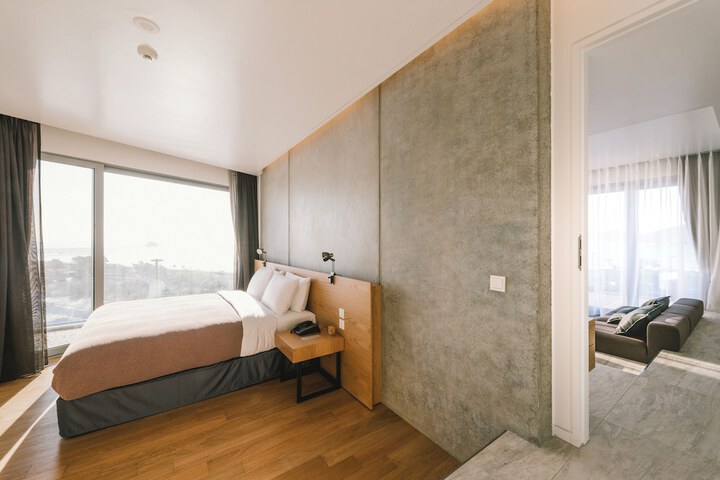 Room 43 of 161