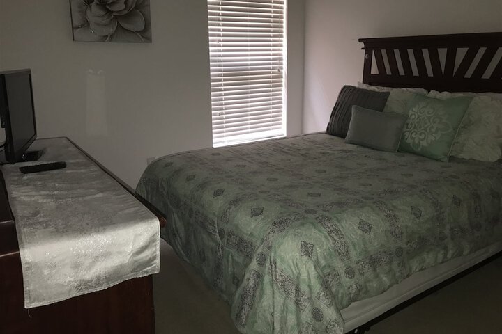 Room 2 of 33