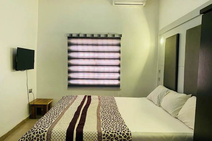 Room 8 of 18