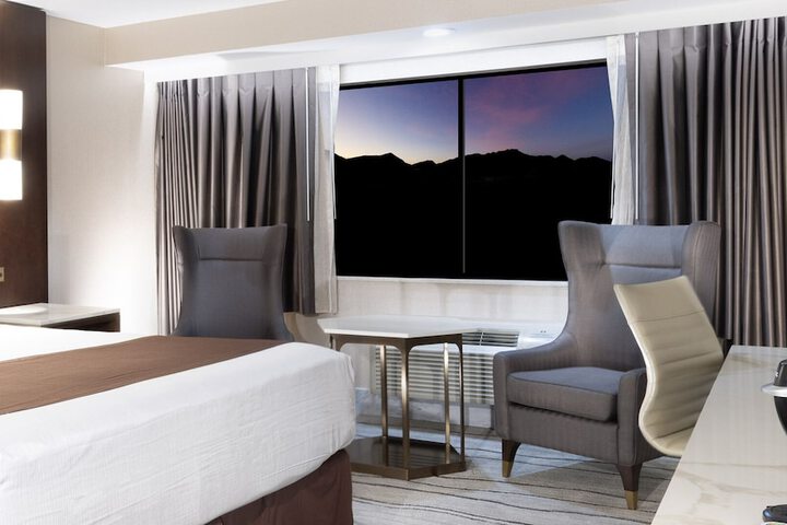 Room 5 of 17