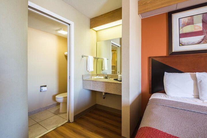 Room 10 of 26