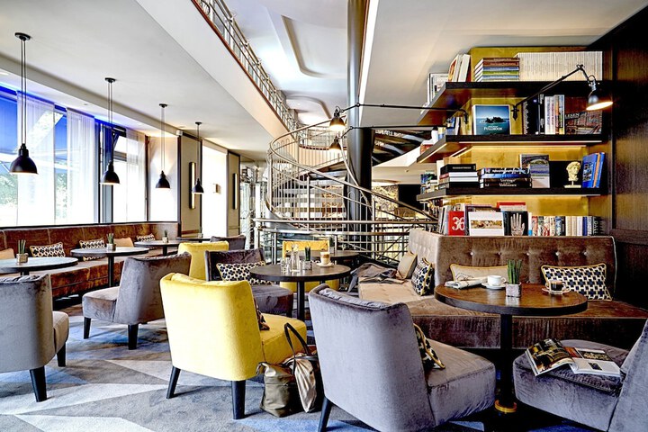 Guest Lobby